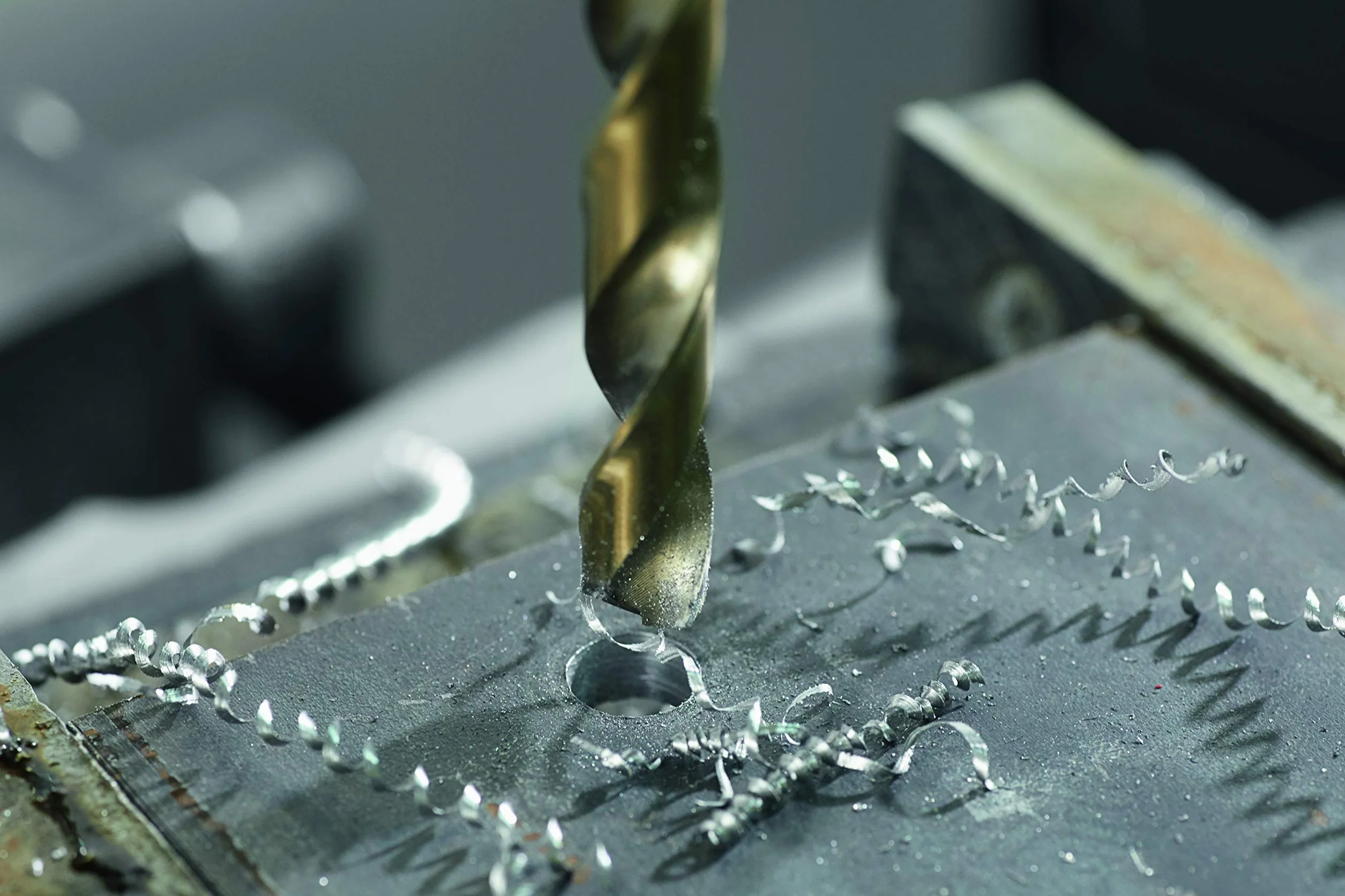 BOSCH CO21B 21-częściowy zestaw z dołączoną obudową Cobalt M42 wiertło do metalu z trzema płaskimi chwytami do wiercenia w stali nierdzewnej, żeliwie, tytanie, lekkim metalu, aluminium