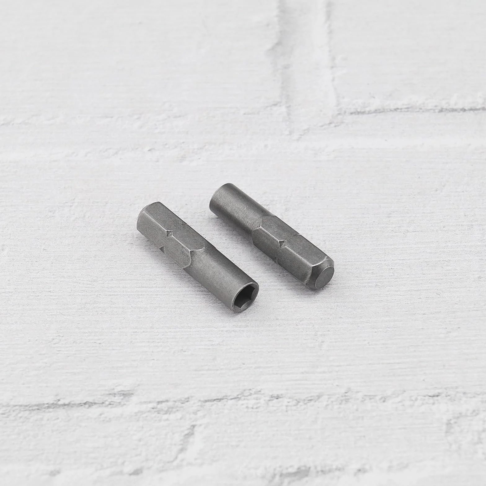 ECSiNG 2 sztuki ręczny/elektryczny śrubokręt adapter śrubokręt z uchwytem sześciokątnym precyzyjny adapter bit 6,35 mm 1/4" adapter bitowy 4 mm